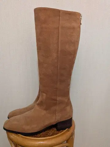 베이지 스웨이드 롱 부츠 지퍼 포함