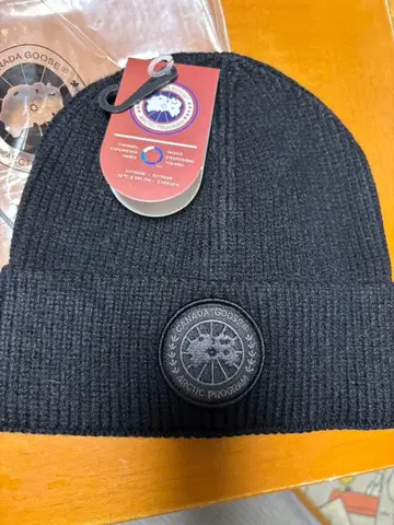 CANADA GOOSE 니트 모자 블랙 검은 로고ver