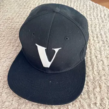 V 자수 블랙 야구 모자