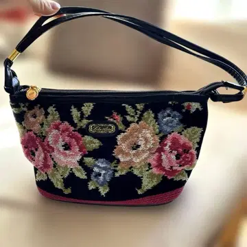 미사용 새상품 레이크알스터 Lake Alster 꽃무늬 자수 블랙 핸드백