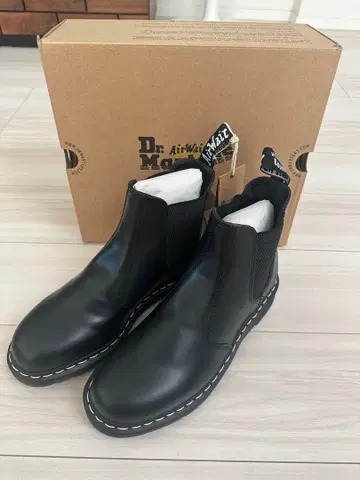 Dr. Martens 블랙 사이드 고어 부츠 2976 화이트 스티치