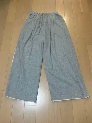 SINSS Two tuck sweatpants / 2턱 스웨트 팬츠