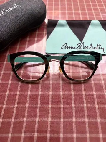 Anne et Valentin FRANCESCA U 186 안경