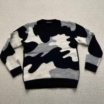 울 100% 카모 패턴 긴팔 스웨터