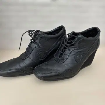 새상품급 NO NAME 블랙 가죽 스니커즈 38