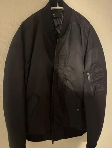 [ 가격 인하! ] +J 유니클로 다운 블루종 MA-1 L 사이즈