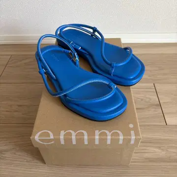emmi 블루 스트랩 샌들