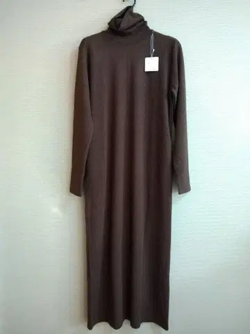 브라운 터틀넥 롱 원피스