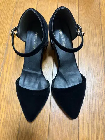 블랙 벨벳 스틸레토 하이힐