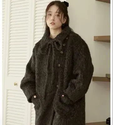 moi tytto 탈부착 리본 포함 샤기 미디 기장 코트 차콜 그레이