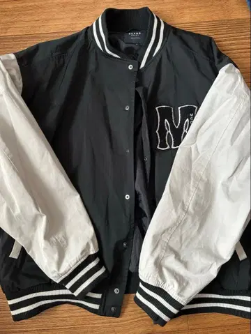 BEAMS HEART BLACK 바시티 자켓