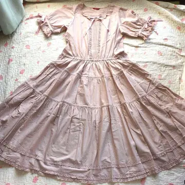 새상품 핑크하우스 새틴 리본과 로고 자수 롱 원피스