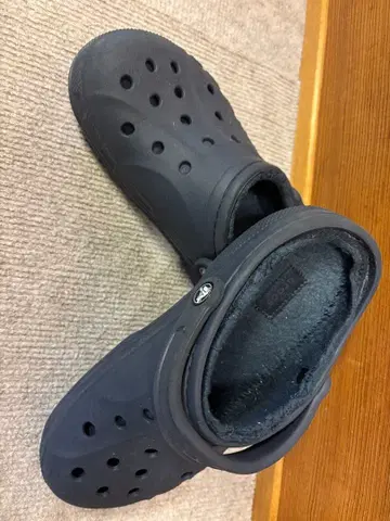 Crocs 다크 블루 겨울용 보아