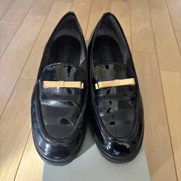 LE TALON 블랙 에나멜 로퍼