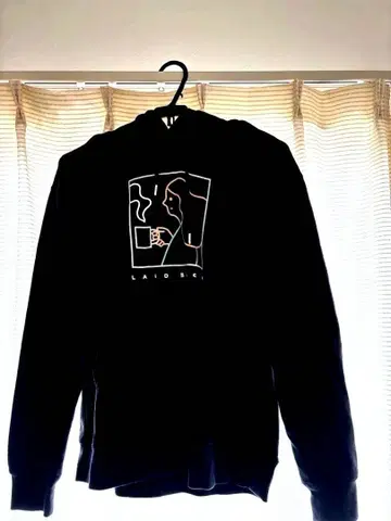 LAID BACK 블랙 후드티