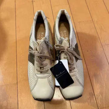 이사합니다 Re:rise 베이지 스니커즈