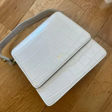 [미사용 새상품] JW PEI 악어 엠보싱 핸드백