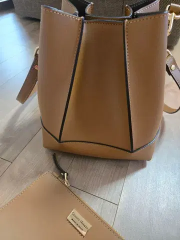 잔니노타로 브라운 버킷 백 파우치 포함