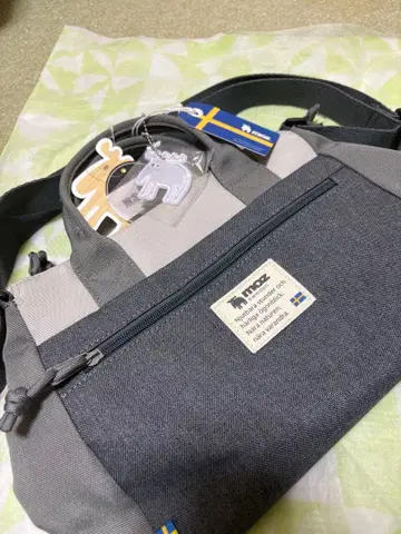 MOZ 그레이 숄더백