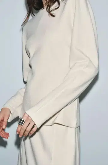 미사용 새상품 택 포함 ZARA 소프트 롱 슬리브 스웨트 셔츠 완판템