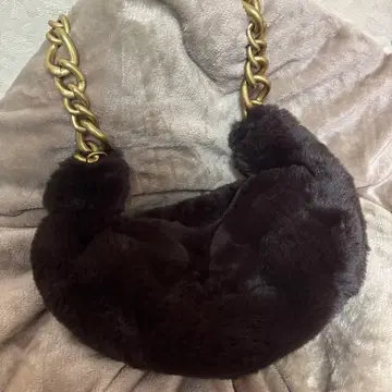 ZARA 다크 브라운 퍼 핸드백