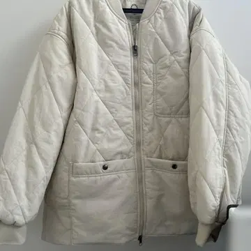워크맨 사이즈 M 완판템 화이트 퀼팅 자켓