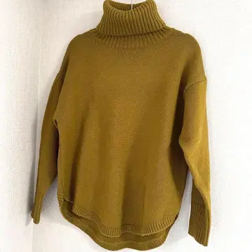 AZUL 아줄 올리브 그린 터틀넥 니트