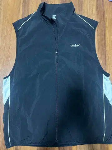 umbro 슬리브리스 자켓 M 블랙