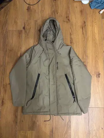 VOLCOM 베이지 후드 부착 다운 자켓