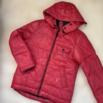 레드 다운 자켓 M 사이즈 후드 부착