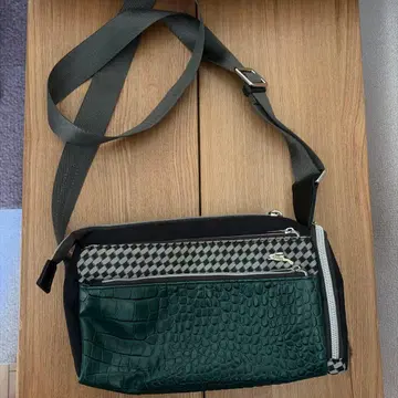 OSAM 오사무 숄더백 거의 새상품급 나일론 가죽 그린