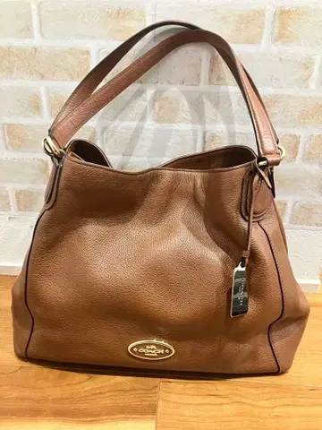 브라운 가죽 핸드백