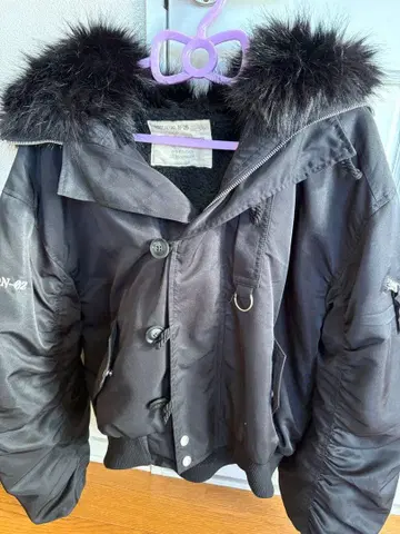 UNIOISE 블랙 다운 자켓 퍼 포함