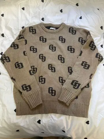 GYDA 로고 패턴 긴팔 니트 스웨터 베이지