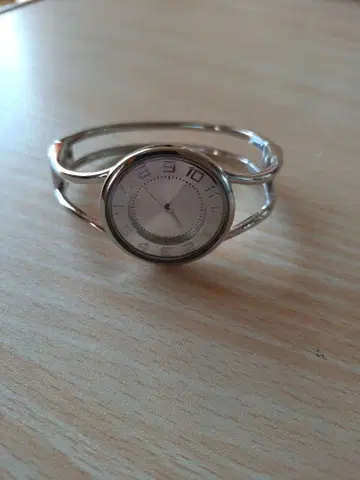 실버 뱅글 시계 화이트 다이얼