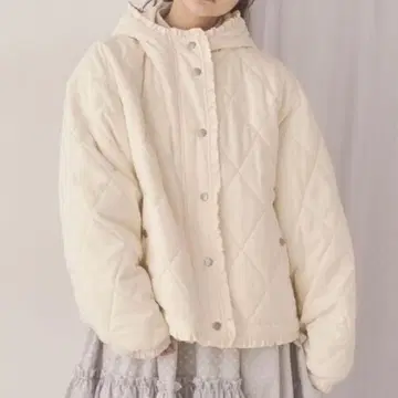 merry jenny 프릴 퀼팅 후드 자켓 아이보리