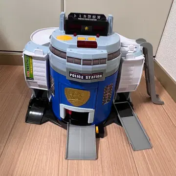 토미카 빙글빙글 변형! DX 폴리스 스테이션