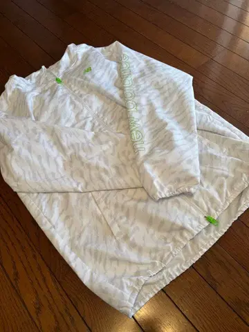 뉴발란스 아우터