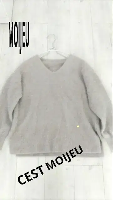 MOJEU V넥 니트 베이지