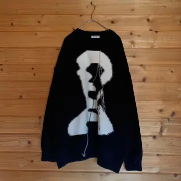 Deuku 인물 실루엣 블랙 니트 올풀림 가공 구제 의류