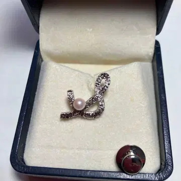 리본형 실버 브로치 (펄, 스톤 장식)