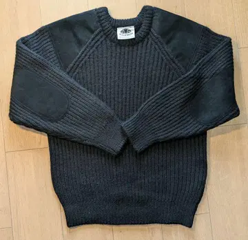 BlackSheep 건 패치 스웨터 블랙