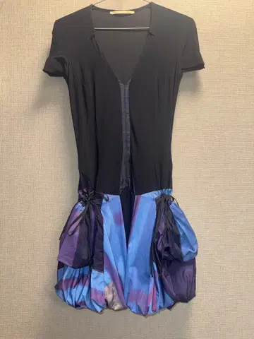 마리떼 프랑소와 저르보 V넥 반팔 원피스