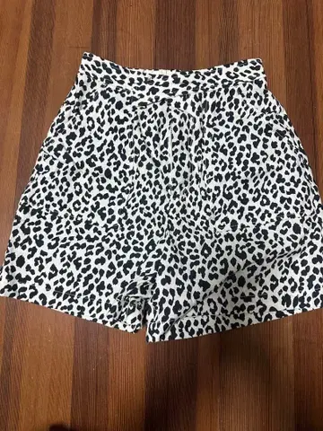 SLY 레오파드 무늬 하프 팬츠
