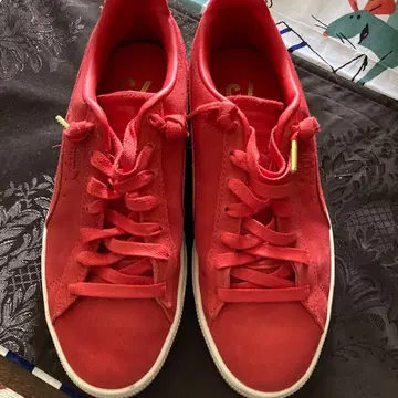 PUMA 스웨이드 스니커즈 75주년 모델 레드