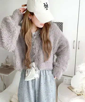 [ 새상품 ] 볼륨 소매 크롭 샤기 가디건