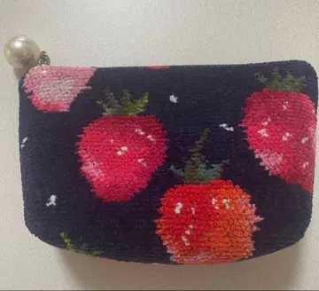 러브리 바이 페이러 스트로베리 도트 파우치 인기 완판템