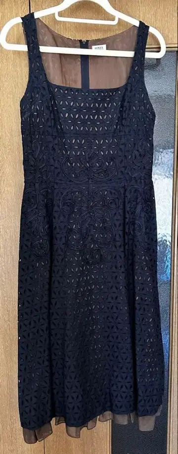 FOXEY 네이비 레이저 컷 원피스 40