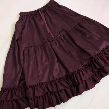 엑시즈팜 미디 프릴 페치 스커트 와인 레드 계열