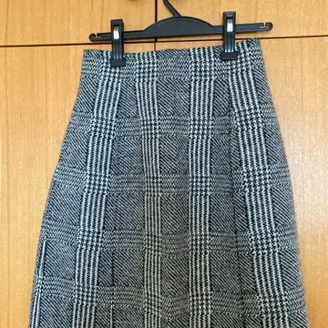 투모로우랜드 DES PRES 스커트